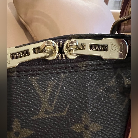 Louis Vuitton Alma PM Monogram Handbag. - Picture 11 of 15